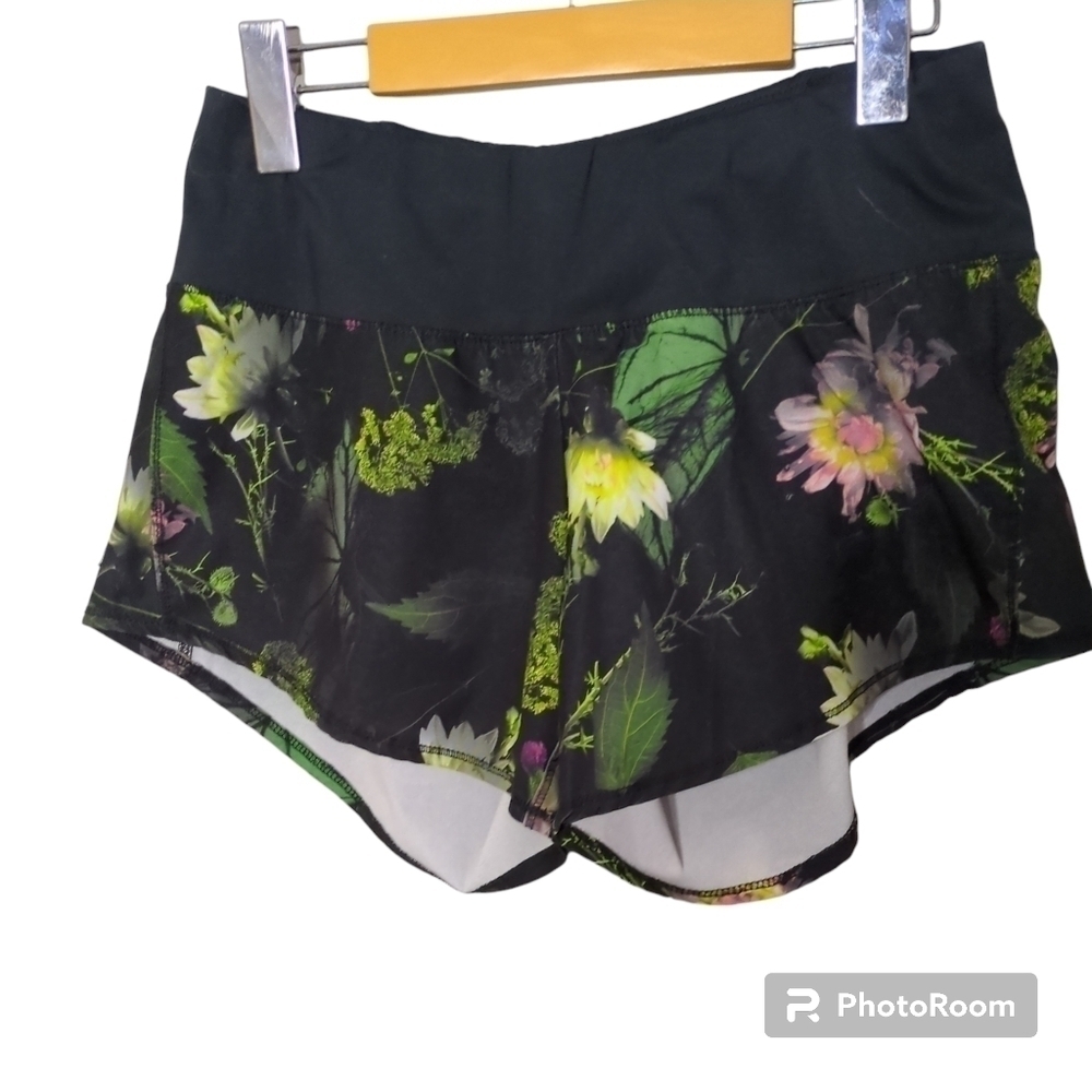 Oiselle‎ Special Edition Longa Roga Shorts Moody Floral Print Size 4
